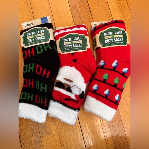 3 Pair of Airplus Cozy Aloe Infused Double Layer Warm Socks NEW Christmas Themed - Picture 1 of 4